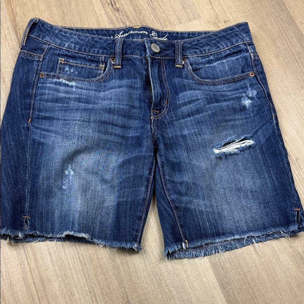 American Eagle Dark Blue Distressed Women's Denim Shorts with Frayed Hem. Size 6